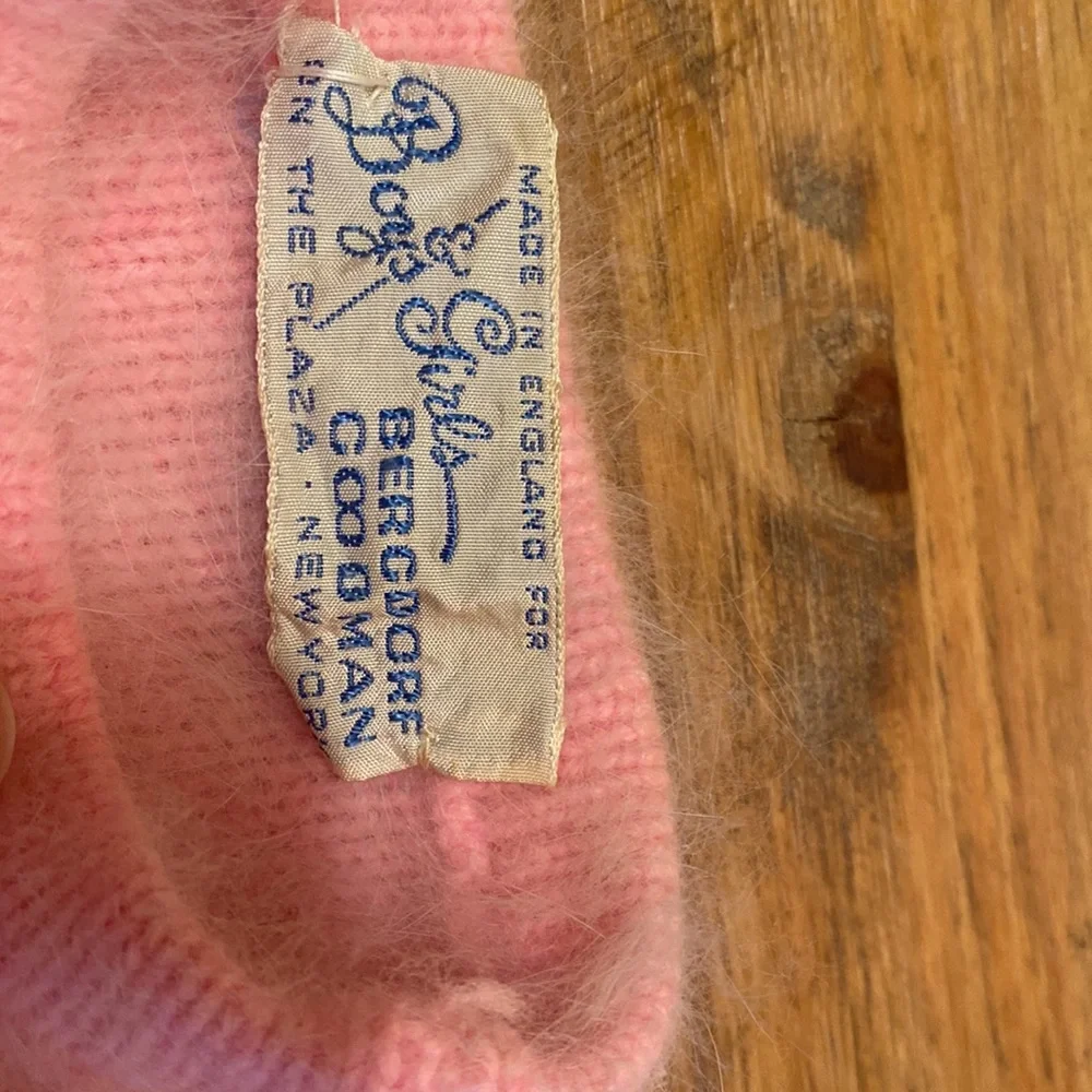 Bergdorf Goodman New York Angora Pink Vintage Baby Sweater, Made in England - Picture 2 of 5